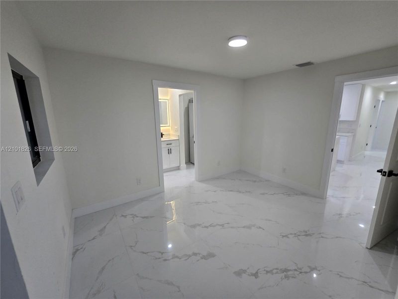 Spacious, unfurnished interior of a new home in , Lehigh Acres (Image 14).