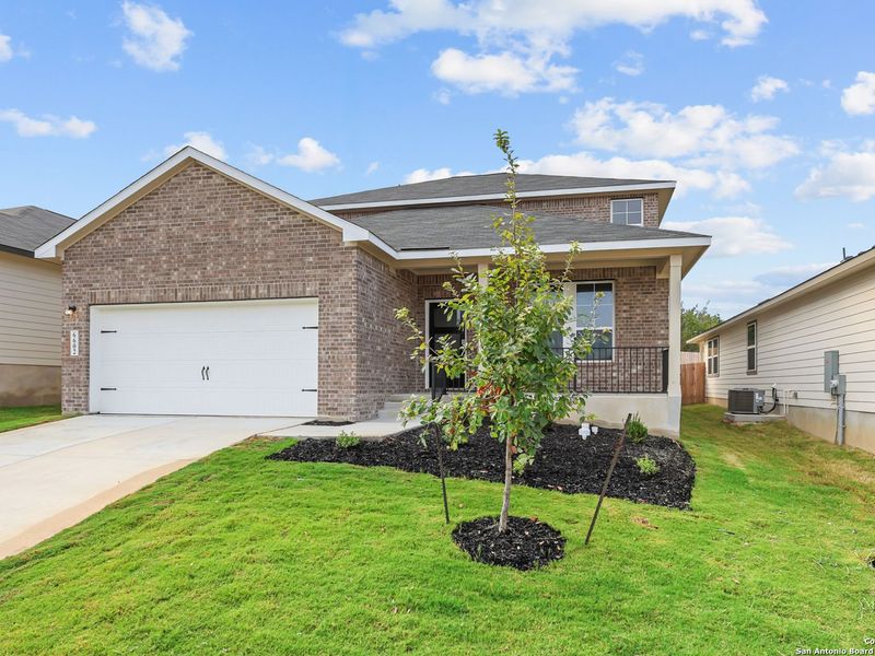 Image 35 of a home in Royal Crest.