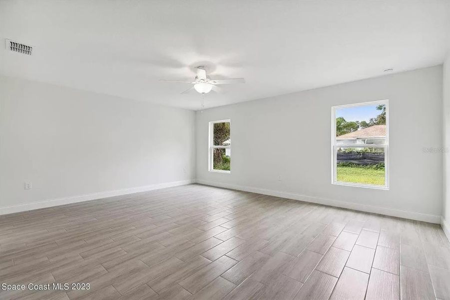 Spacious, unfurnished interior of a new home in , Palm Bay (Image 23).