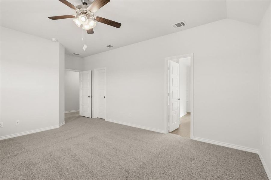 Spacious, unfurnished interior of a new home in Deer Creek, Crowley (Image 26).