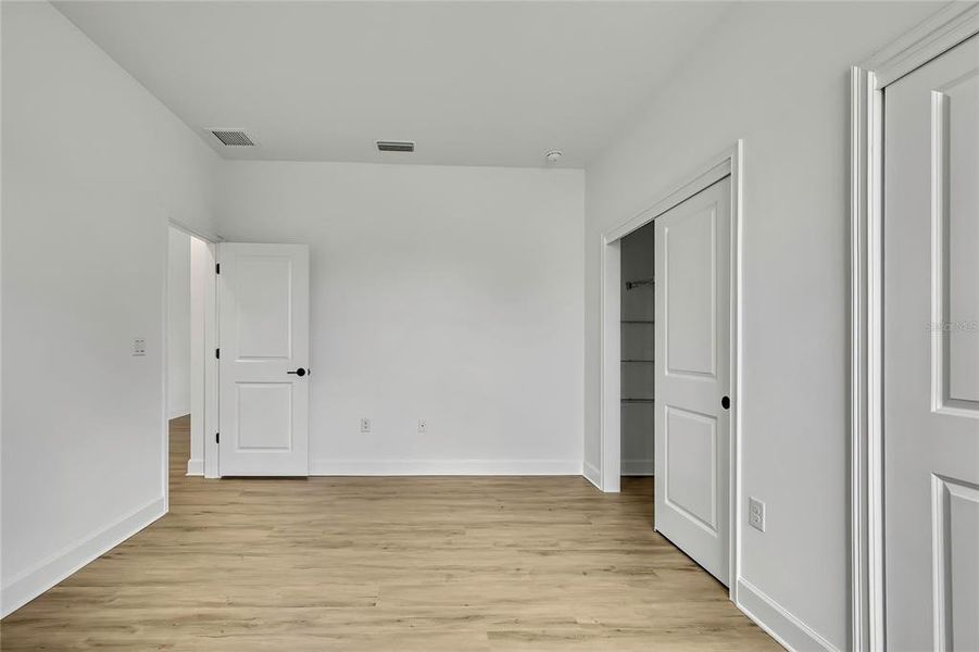 Spacious, unfurnished interior of a new home in , Spring Hill (Image 49).