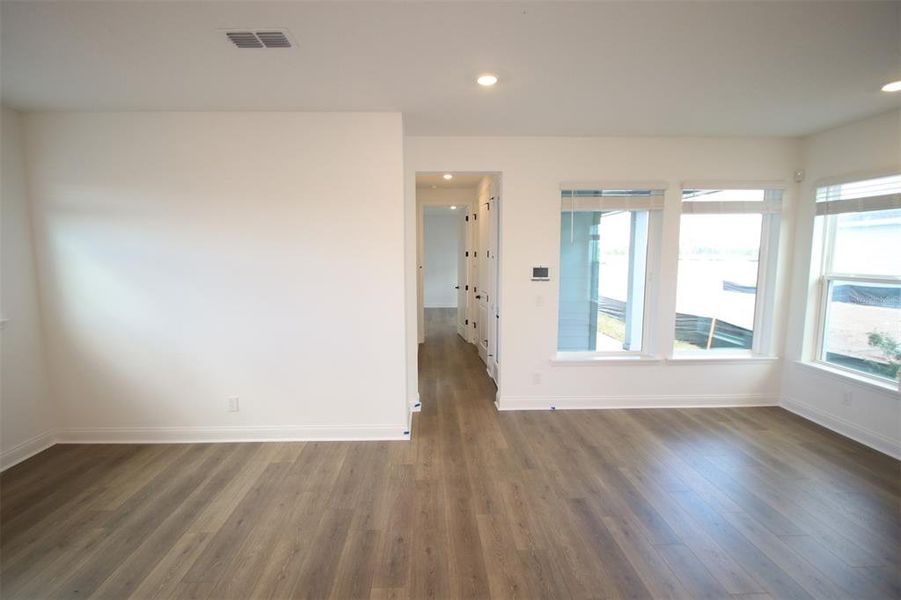 Spacious, unfurnished interior of a new home in Weslyn Park in Sunbridge 34', St. Cloud (Image 12).