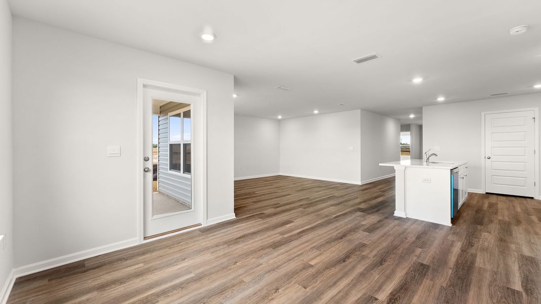 Spacious, unfurnished interior of a new home in Hodges Bayou Plantation, Panama City (Image 23).