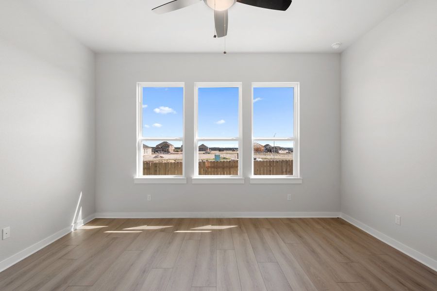 Spacious, unfurnished interior of a new home in Lariat, Liberty Hill (Image 34).