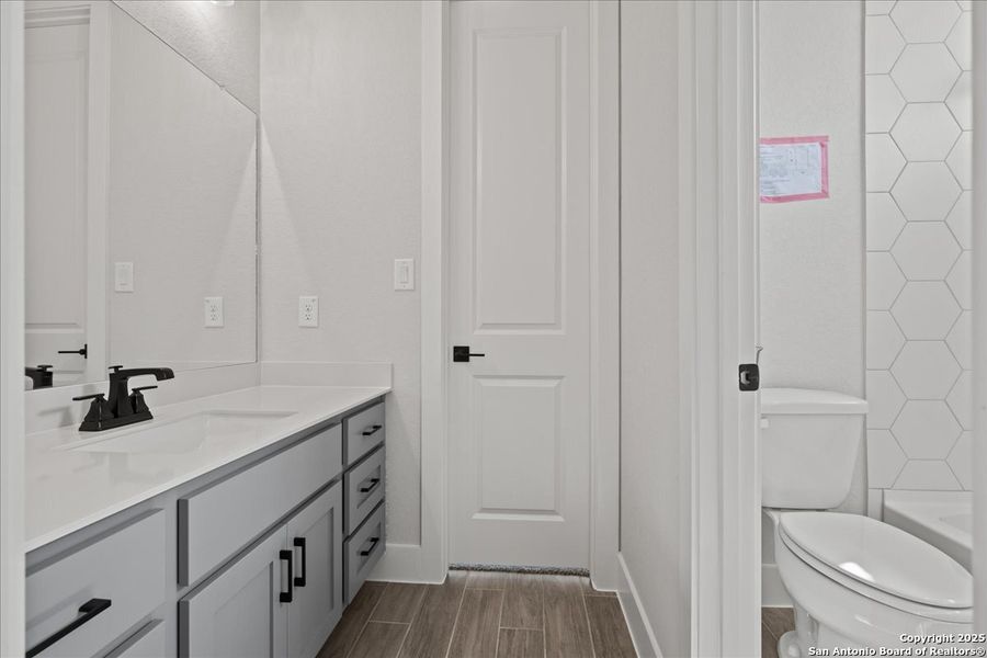 Furnished interior view inside a new home in Meyer Ranch, New Braunfels (Image 7). Furnished interior view inside a new home in Meyer Ranch, New Braunfels (Image 7).