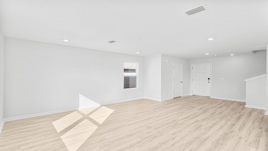 Spacious, unfurnished interior of a new home in Titus Park, Panama City (Image 17). Spacious, unfurnished interior of a new home in Titus Park, Panama City (Image 17).