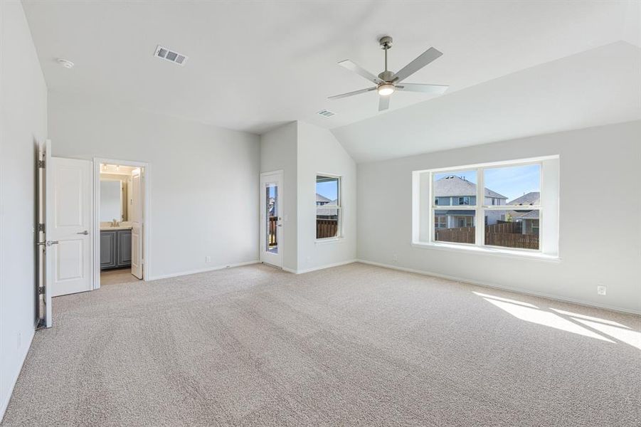 Spacious, unfurnished interior of a new home in Hampton Park, Glenn Heights (Image 25).