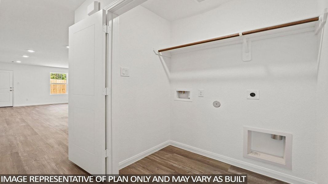 Spacious, unfurnished interior of a new home in McCrorey Trails, Conroe (Image 9).