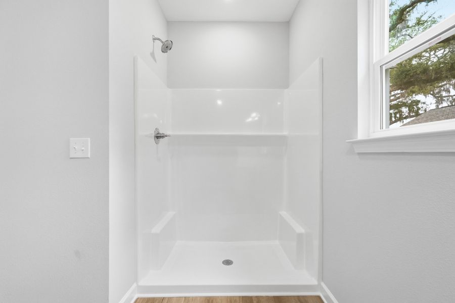 Spacious, unfurnished interior of a new home in Live Oak Cottages, Freeport (Image 34).