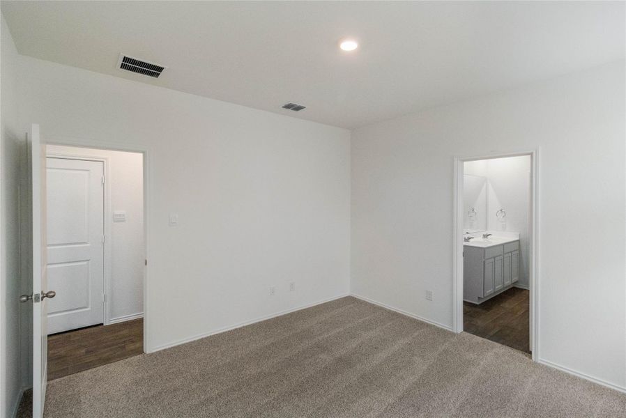Spacious, unfurnished interior of a new home in Valverde, Bastrop (Image 11). Spacious, unfurnished interior of a new home in Valverde, Bastrop (Image 11).
