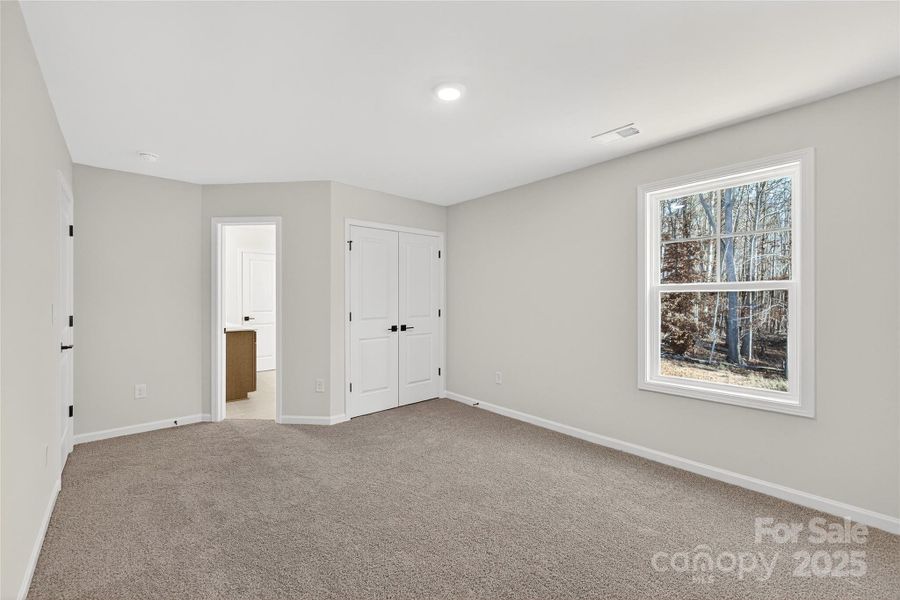 Spacious, unfurnished interior of a new home in Falls Cove, Troutman (Image 19).