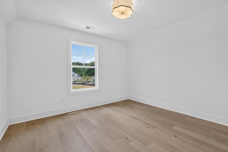 Spacious, unfurnished interior of a new home in Livingstone Park, Kennesaw (Image 15).
