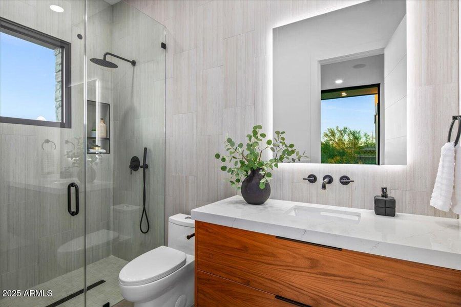 068-Office Ensuite Bath 068-Office Ensuite Bath