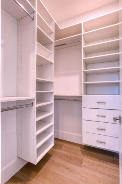 9 Walk In Closet 2 (1)