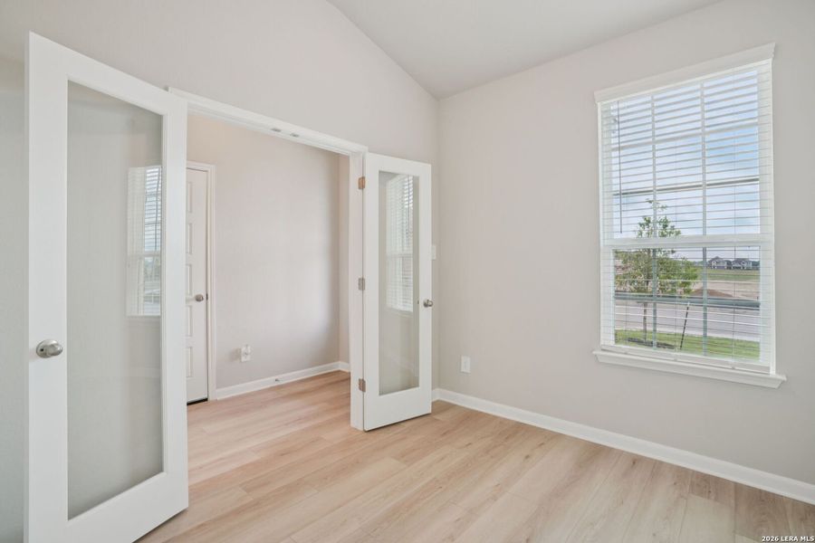 Spacious, unfurnished interior of a new home in Sagebrooke - Premier Series, San Antonio (Image 14).