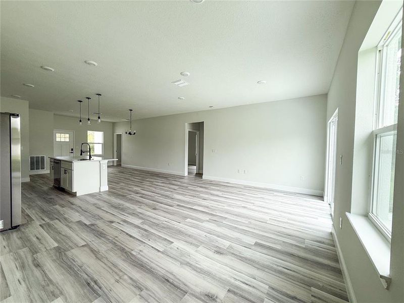 Spacious, unfurnished interior of a new home in , Ocala (Image 24).