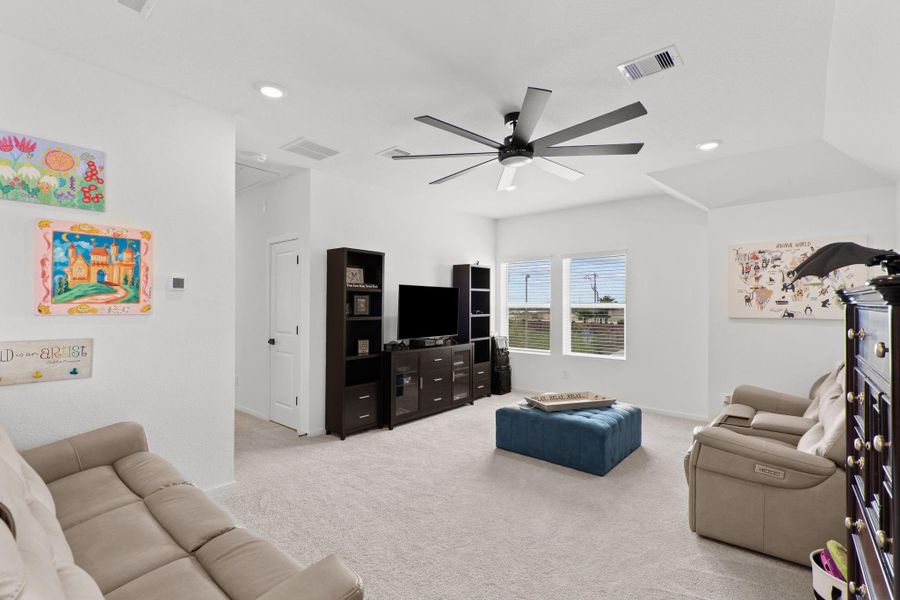 Furnished interior view inside a new home in Lago Mar, Texas City (Image 32).