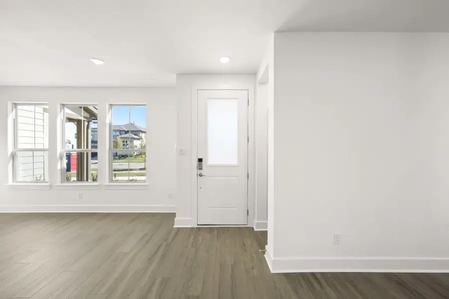 Spacious, unfurnished interior of a new home in The Retreat at Harvest, Argyle (Image 13).