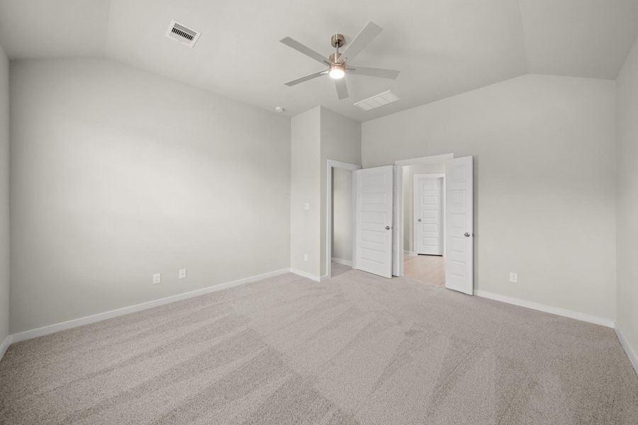 Spacious, unfurnished interior of a new home in Grand Oaks – The Cove, Houston (Image 9).