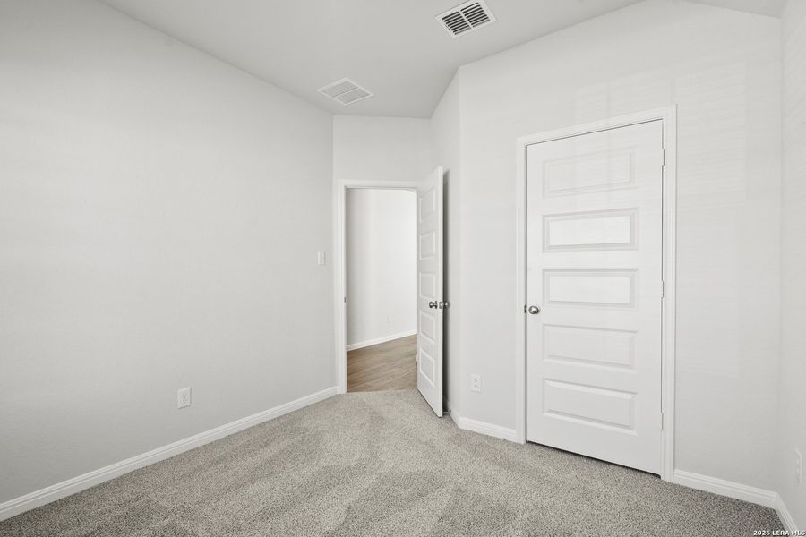 Spacious, unfurnished interior of a new home in Hunters Ranch, San Antonio (Image 16).