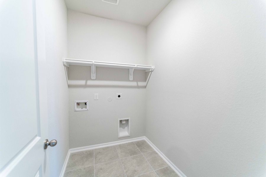 Spacious, unfurnished interior of a new home in Martha's Vineyard, Alvin (Image 31).