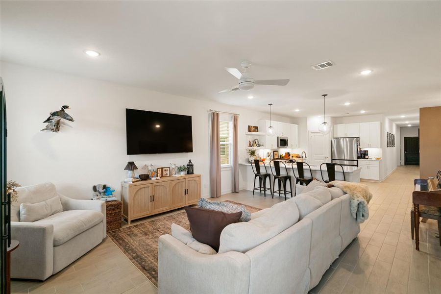 Furnished interior view inside a new home in , Anahuac (Image 3).