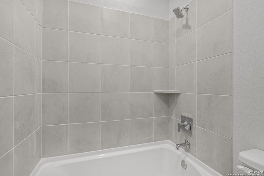 Close-up of interior finishes inside a home in Cinco Lakes, San Antonio (Image 16).