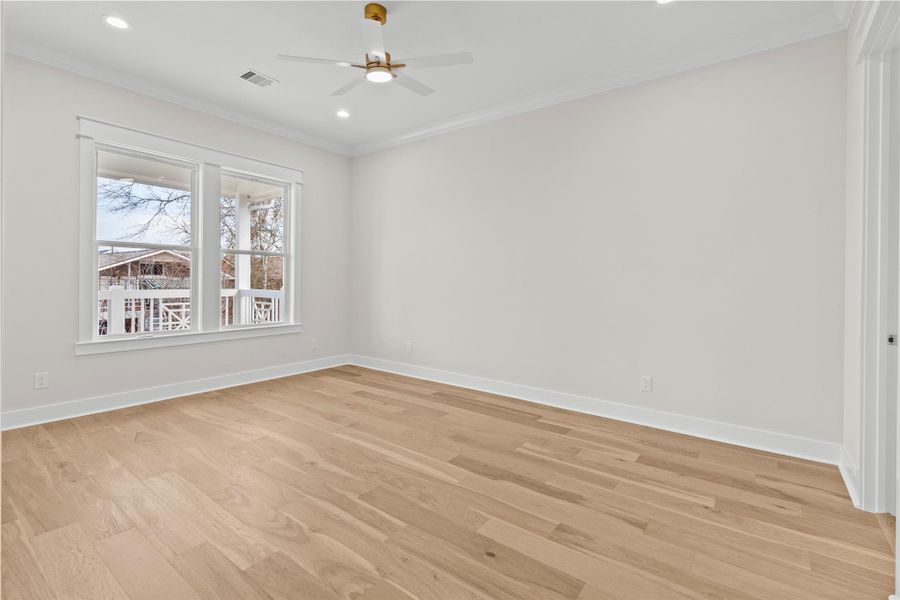 Spacious, unfurnished interior of a new home in , Kemah (Image 19).