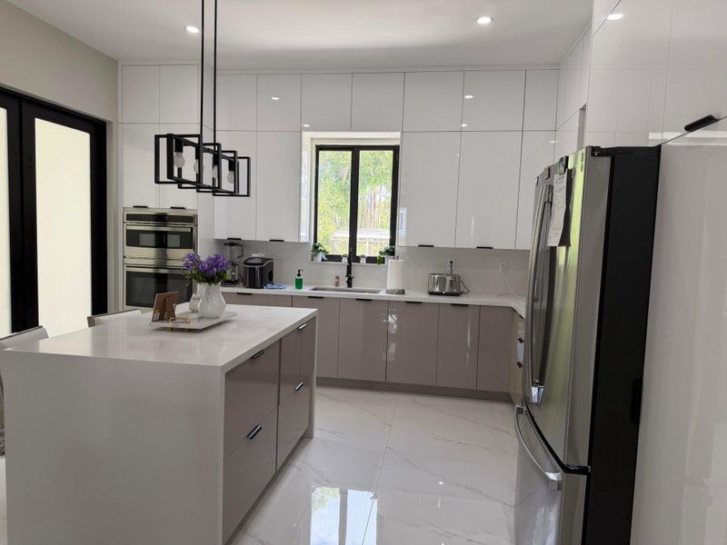 3B44DB89-3640-4FD7-9E76-2806751F63DC