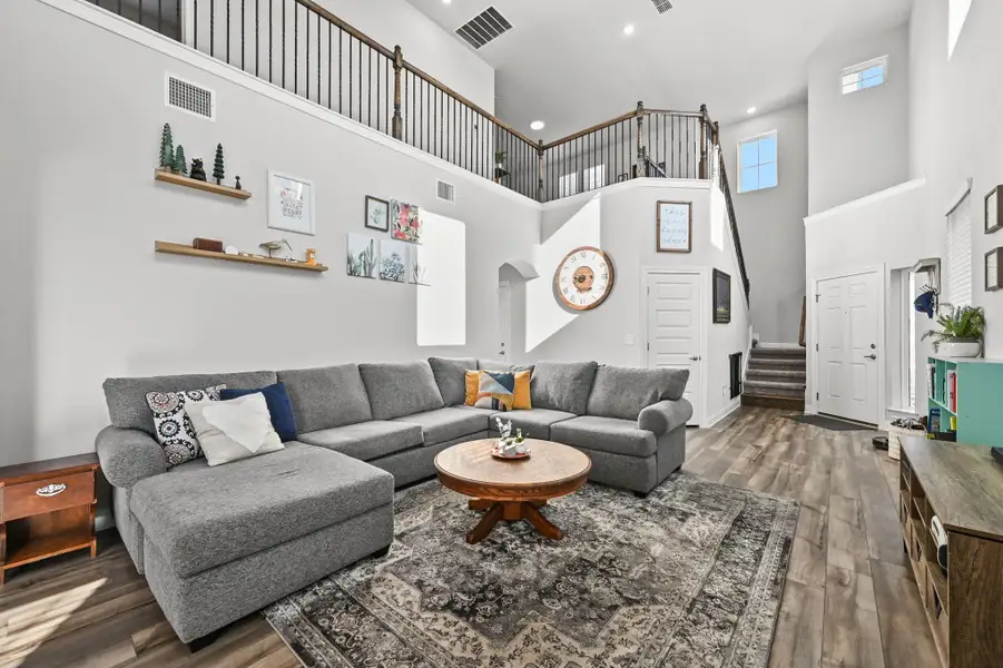 Furnished interior view inside a new home in Porter Country, Buda (Image 8).