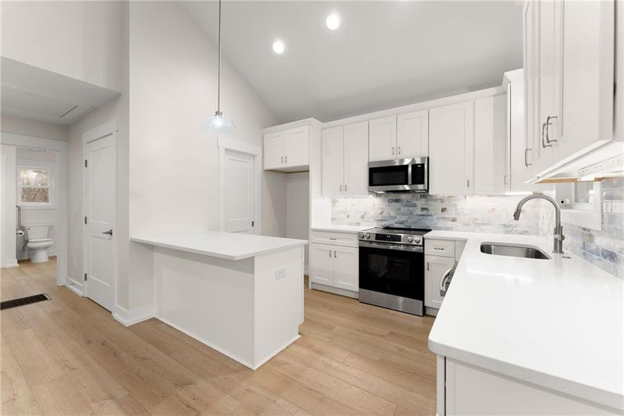Furnished interior view inside a new home in , Gainesville (Image 7).