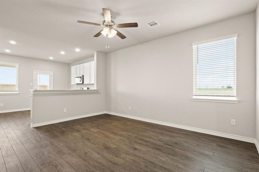 Spacious, unfurnished interior of a new home in Rocky Creek Crossing, Fort Worth (Image 29).