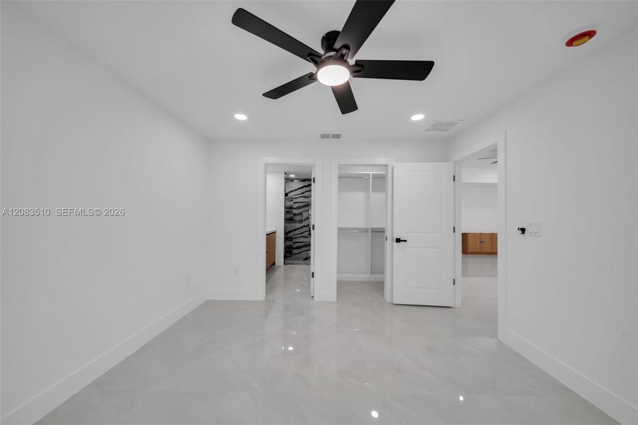 Spacious, unfurnished interior of a new home in , Lehigh Acres (Image 19).