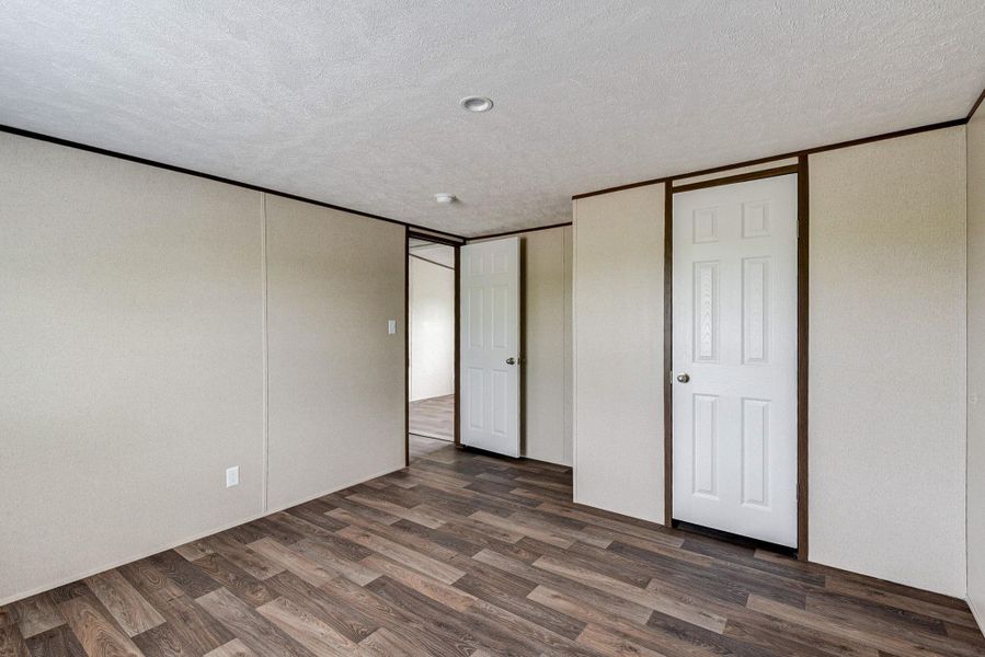 Spacious, unfurnished interior of a new home in , Santa Fe (Image 20).