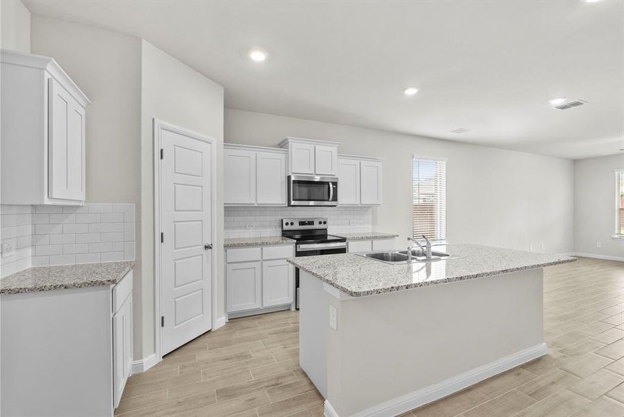 Furnished interior view inside a new home in Saratoga, Granbury (Image 9).