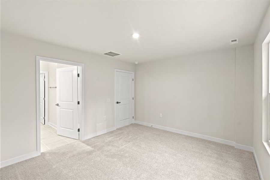 Spacious, unfurnished interior of a new home in Middle Creek Village Coastal Cottages & Villas, Bolivia (Image 12).