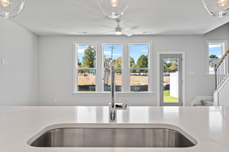 Representative interior finishes for a home built from the The Hemlock by RobuckHomes in Kennebec Crossing, Angier (Image 23).