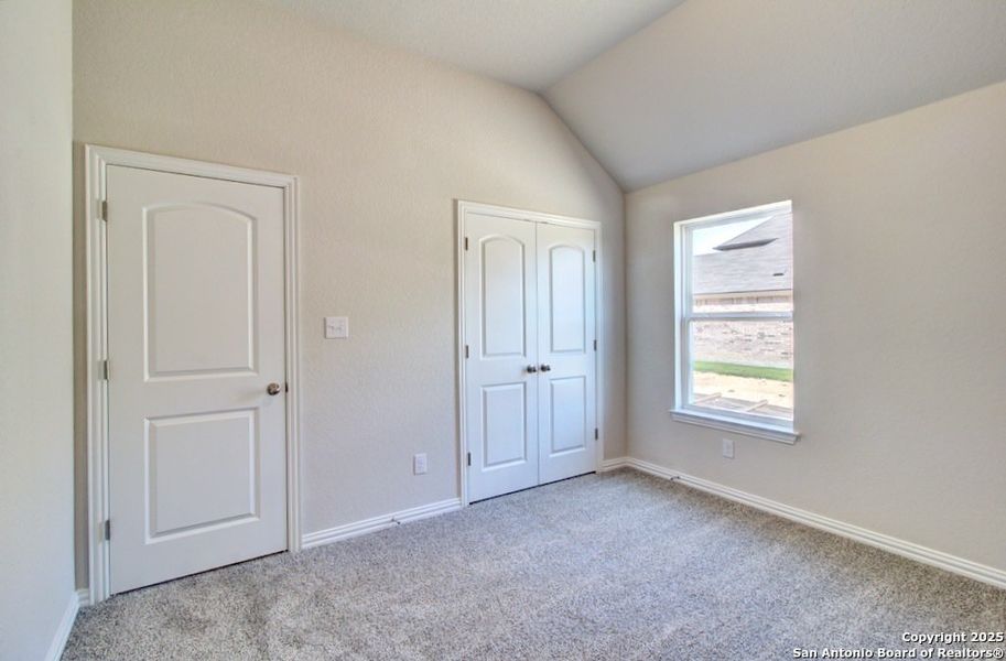 Spacious, unfurnished interior of a new home in Veranda, San Antonio (Image 15).