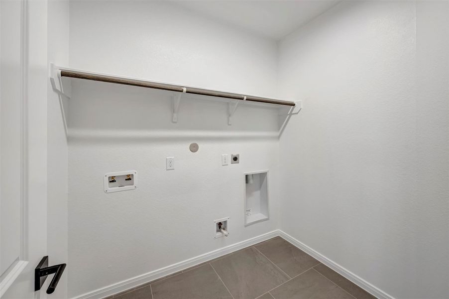 Spacious, unfurnished interior of a new home in Austin Point, Richmond (Image 36).