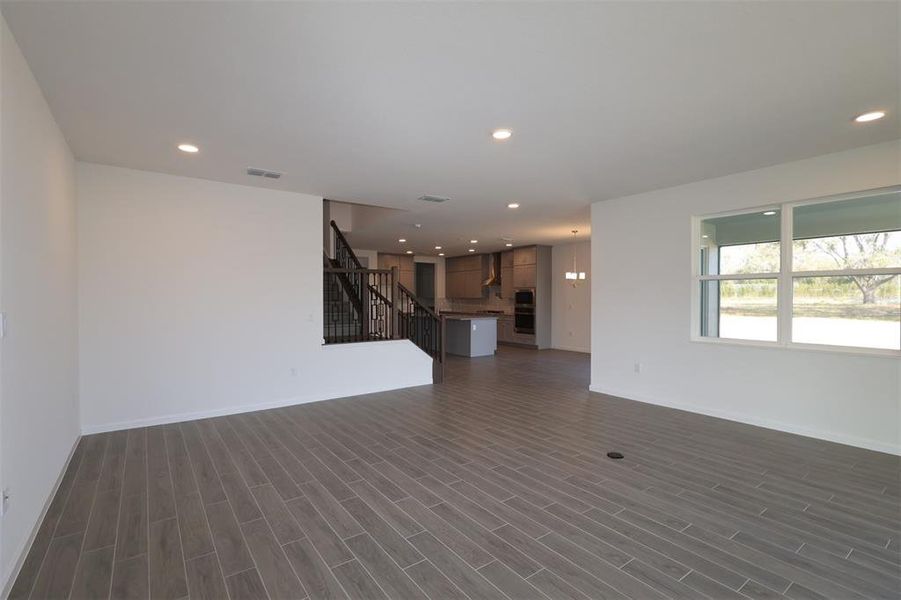 Spacious, unfurnished interior of a new home in Willow Run, Apopka (Image 17).