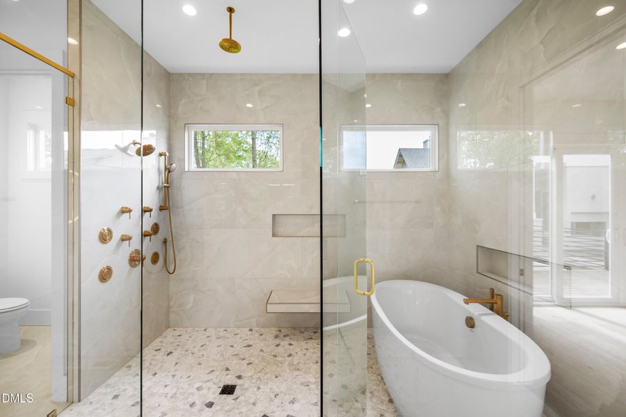 25 -2817 claremont rd, interior