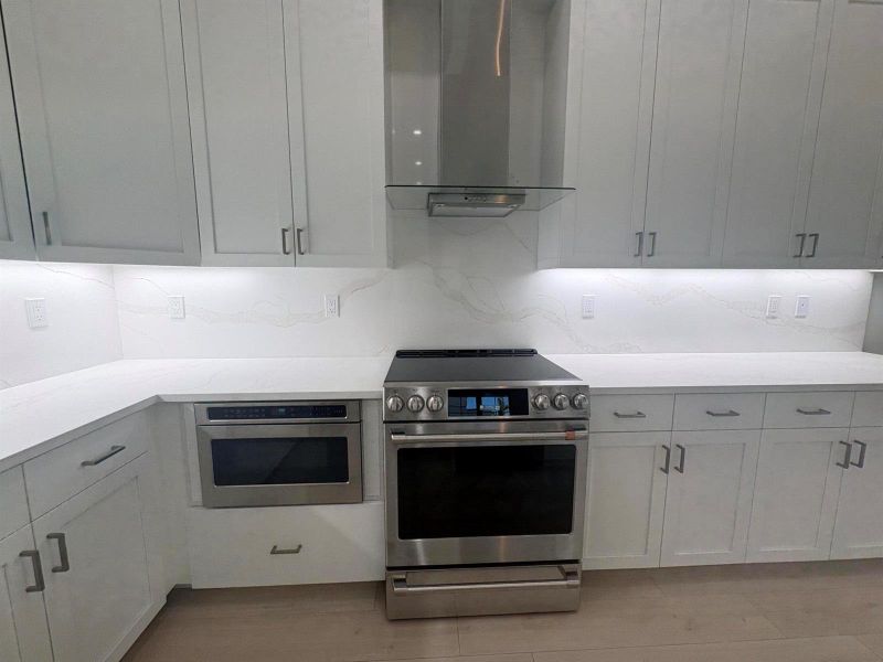 Mallory Kitchen w/Hood Upgrade