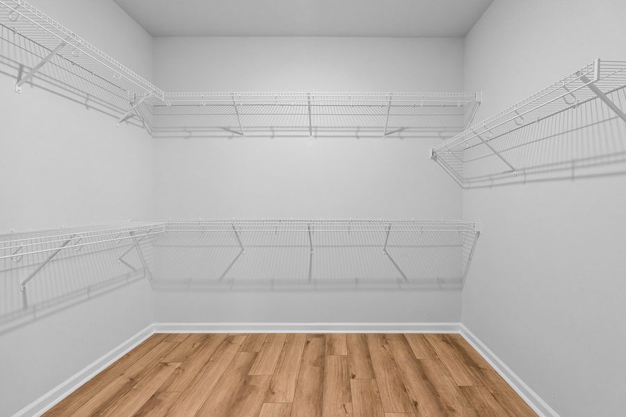 Spacious, unfurnished interior of a new home in Fieldstone, Lexington (Image 25).