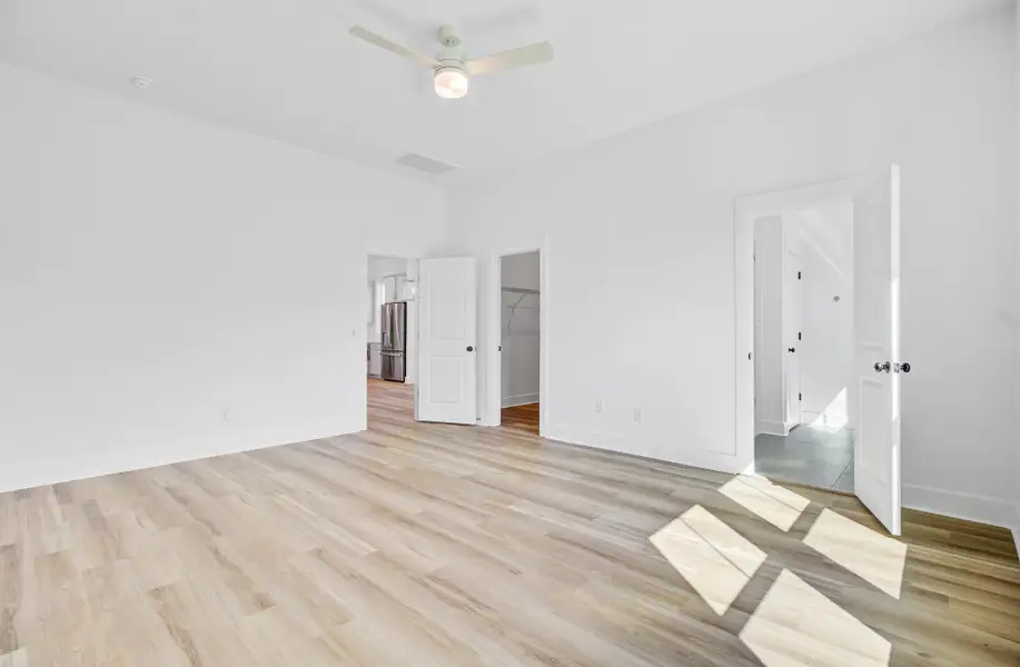 Spacious, unfurnished interior of a new home in , Summerville (Image 12).