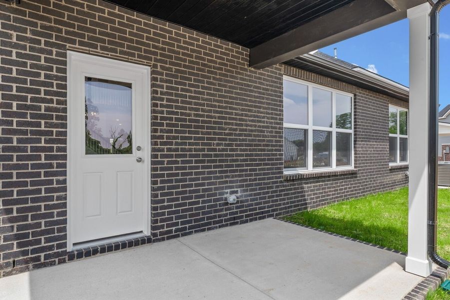 Exterior details and patio area of a home in Woods Crossing, Gallatin (Image 30).
