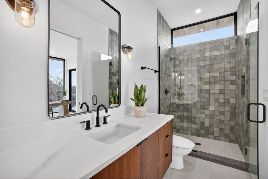 2nd bedroom ensuite bath