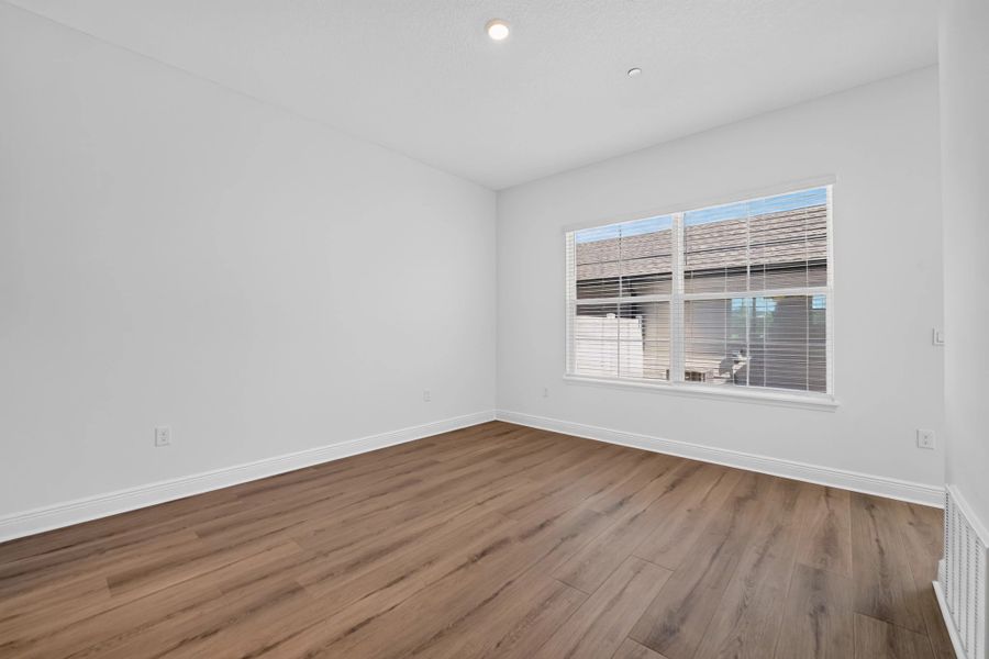 Spacious, unfurnished interior of a new home in Lake Cawood Cove, Windermere (Image 12). Spacious, unfurnished interior of a new home in Lake Cawood Cove, Windermere (Image 12).