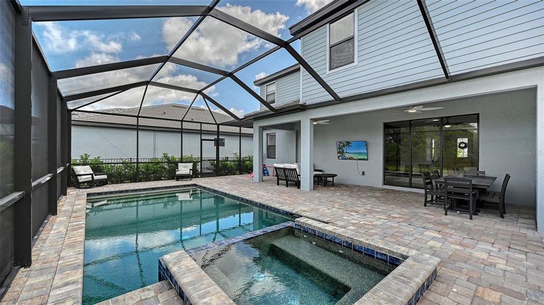 Exterior details and patio area of a home in , Bradenton (Image 3).