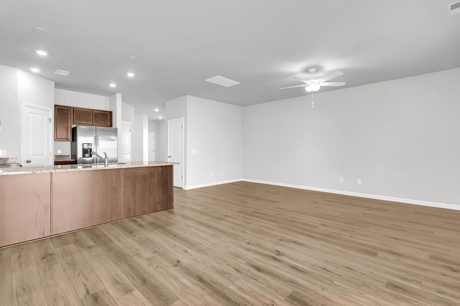 Spacious, unfurnished interior of a new home in Central Creek, Goose Creek (Image 55).