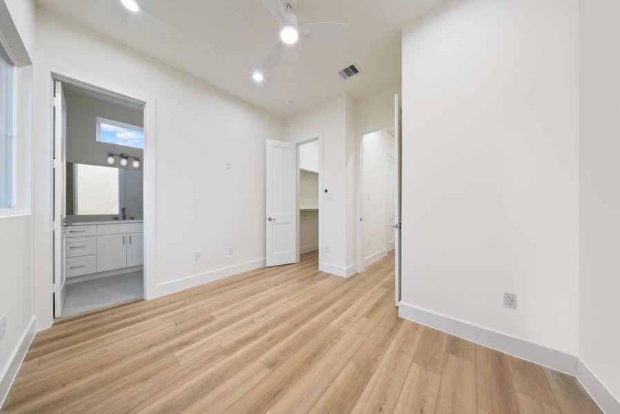 Spacious, unfurnished interior of a new home in , Houston (Image 21).